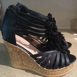 Black wedges